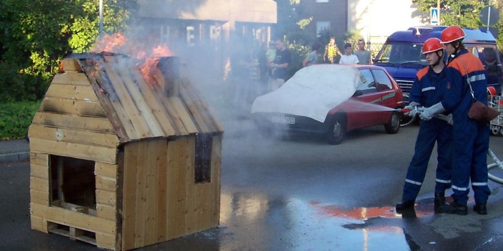 Jugendfeuerwehr Löschangriff