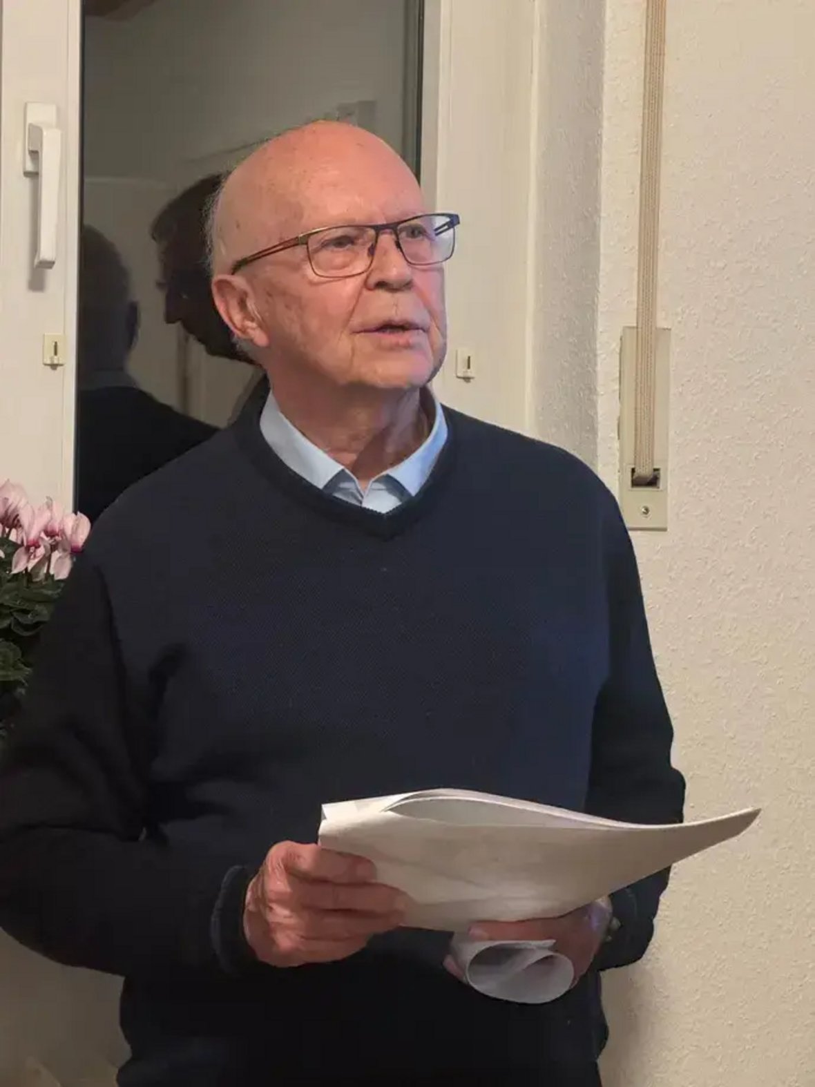Heimatliche Bücherecke in der Bücherei Hohengehren eröffnet - Begrüßung durch Herrn Dr. Hirschmann