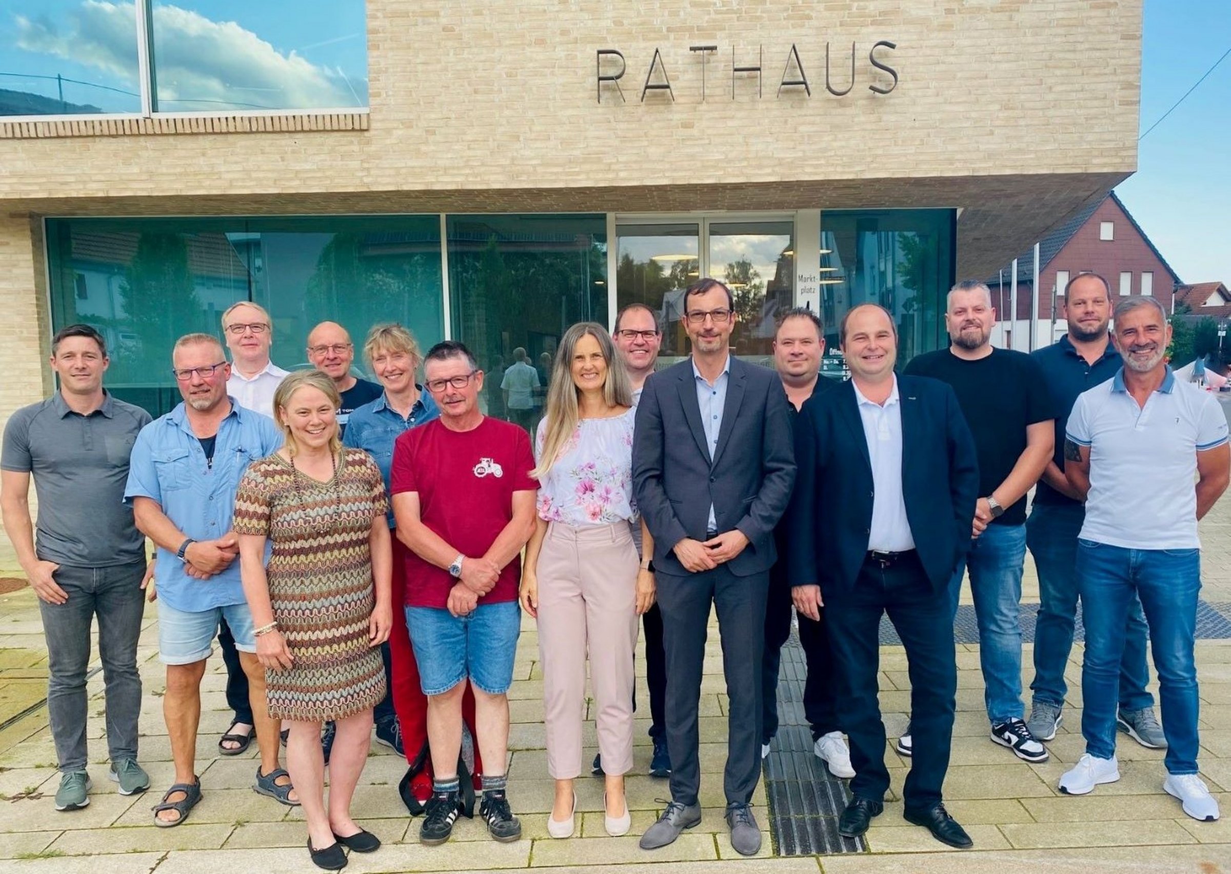Tim Scholer, Martin Wieland, Dr. Peter Röser, Nadine Grimme, Gerd Schaffer, Sabine Bantel, Gerhard Wilhelm, Dr. Christiane Lopes, Alexander Strobel, Bürgermeister Simon Schmid, Michael Paukert, Carlo Schlienz, Mihail Tsouflidis, Manuel Binder, Paolo Carolillo (v.l.n.r.)