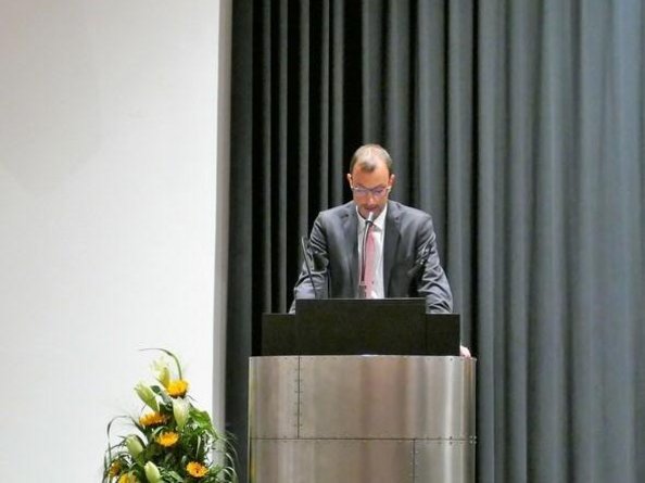 BM Simon Schmid bei der Ansprache im Kulturzentrum Baltmannsweiler