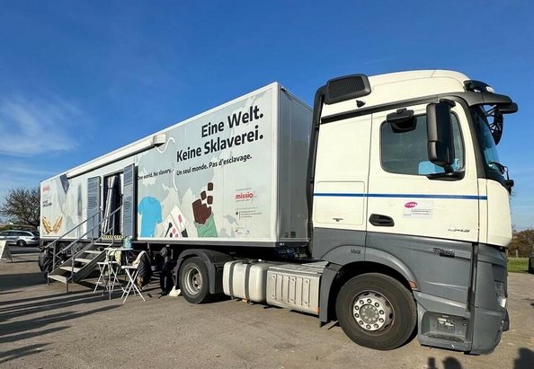missio-Truck "Eine Welt. Keine Sklaverei"