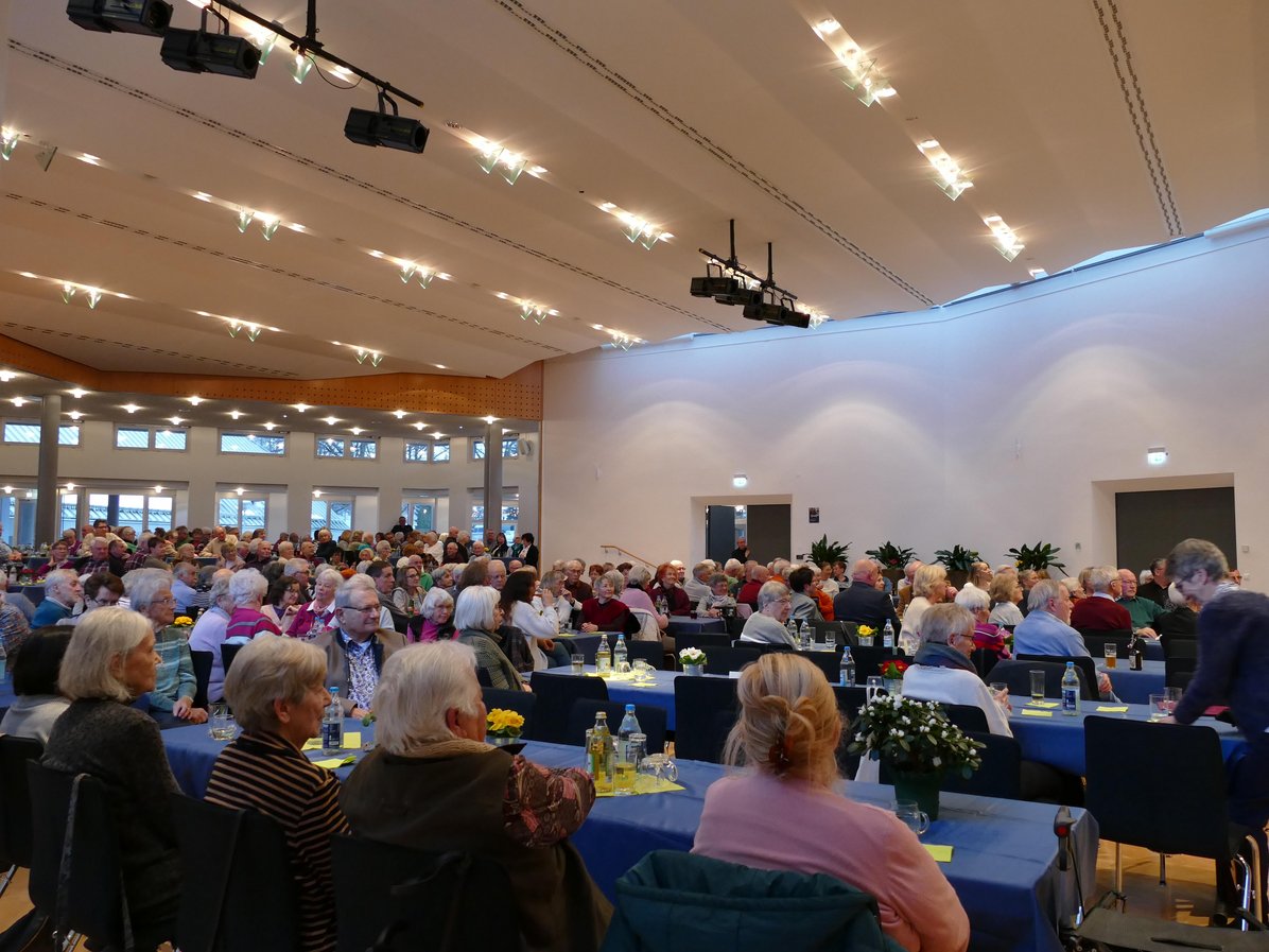 Seniorennachmittag am 01.02.2026  - Gut gefüllter Saal im Kulturzentrum Baltmannsweiler
