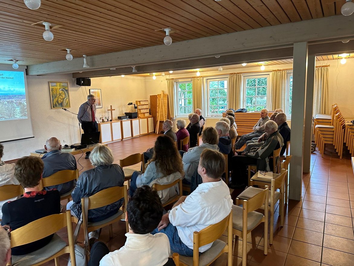 Baltmannsweiler Stiftung - Vortrag von Dr. Günter Olbert im Bürgerhaus Hohengehren  im Oktober 2023