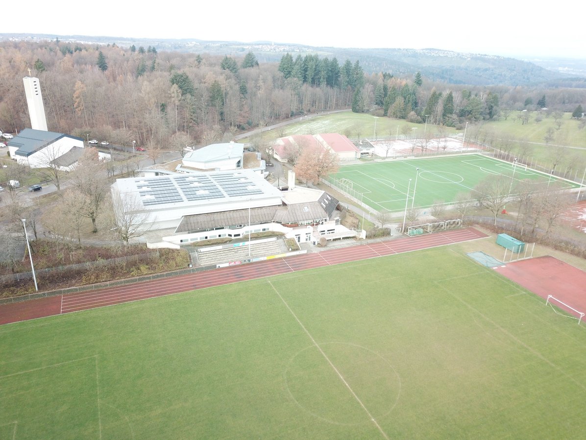 Sporthalle und Außenanlage